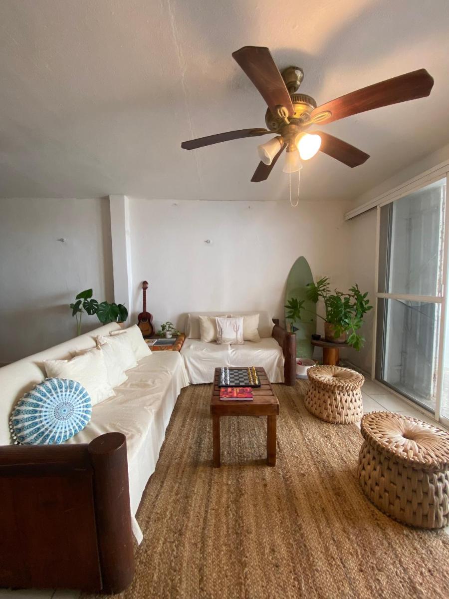 Beachfront house with pool - Housity