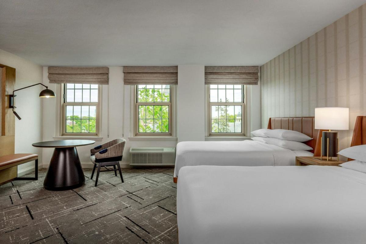 Sheraton Commander Hotel - Housity