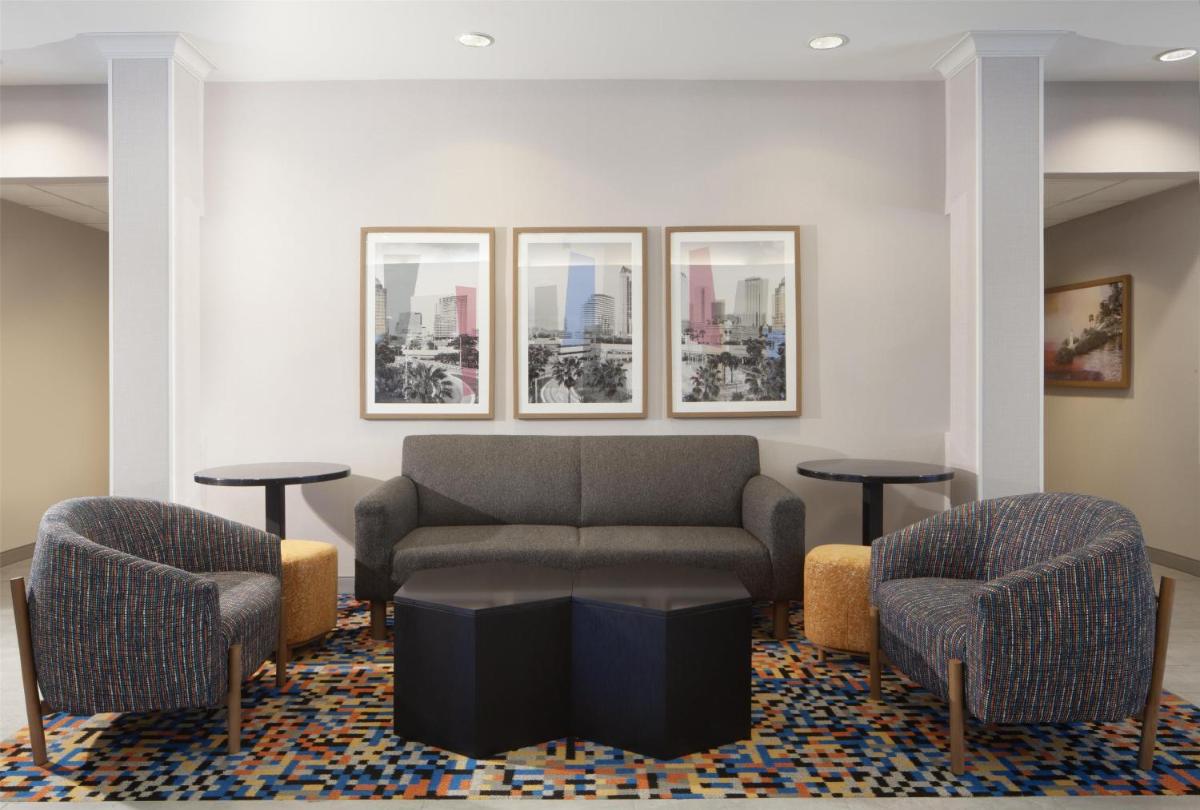 Hampton Inn & Suites Tampa-North - Housity