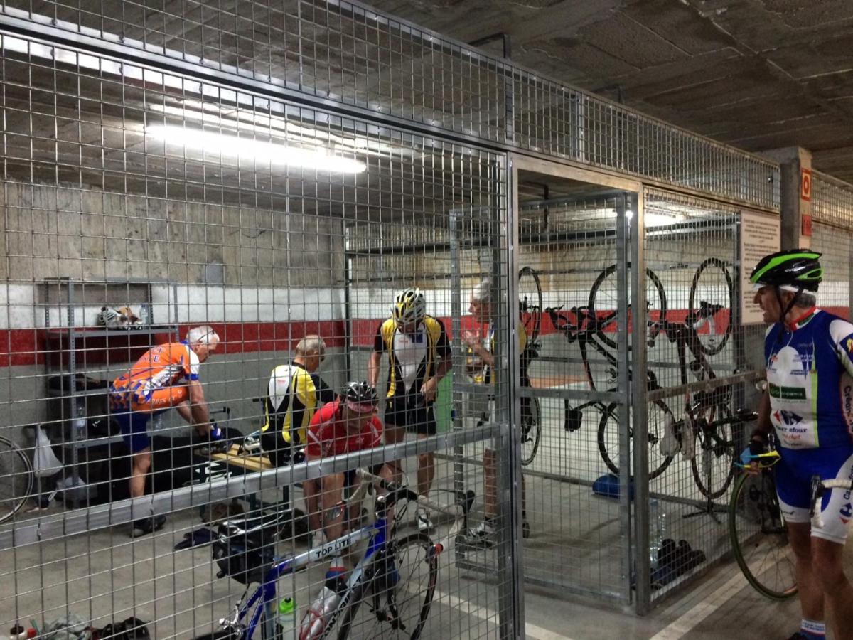 Montar en bicicleta en Rosamar & Spa 4*s o alrededores
