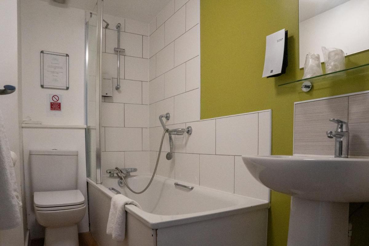 The County Hotel - Housity