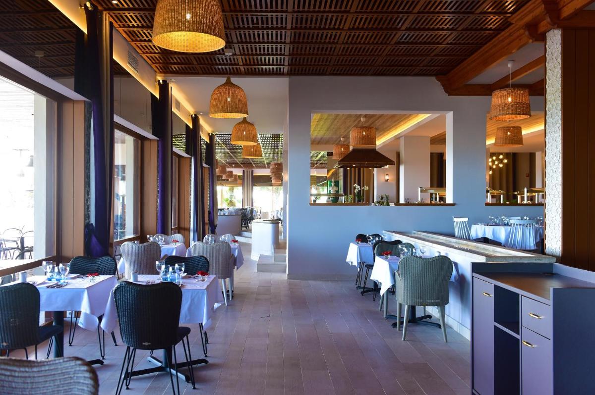 Um restaurante ou outro lugar para comer em Pestana Alvor Praia Premium Beach & Golf Resort