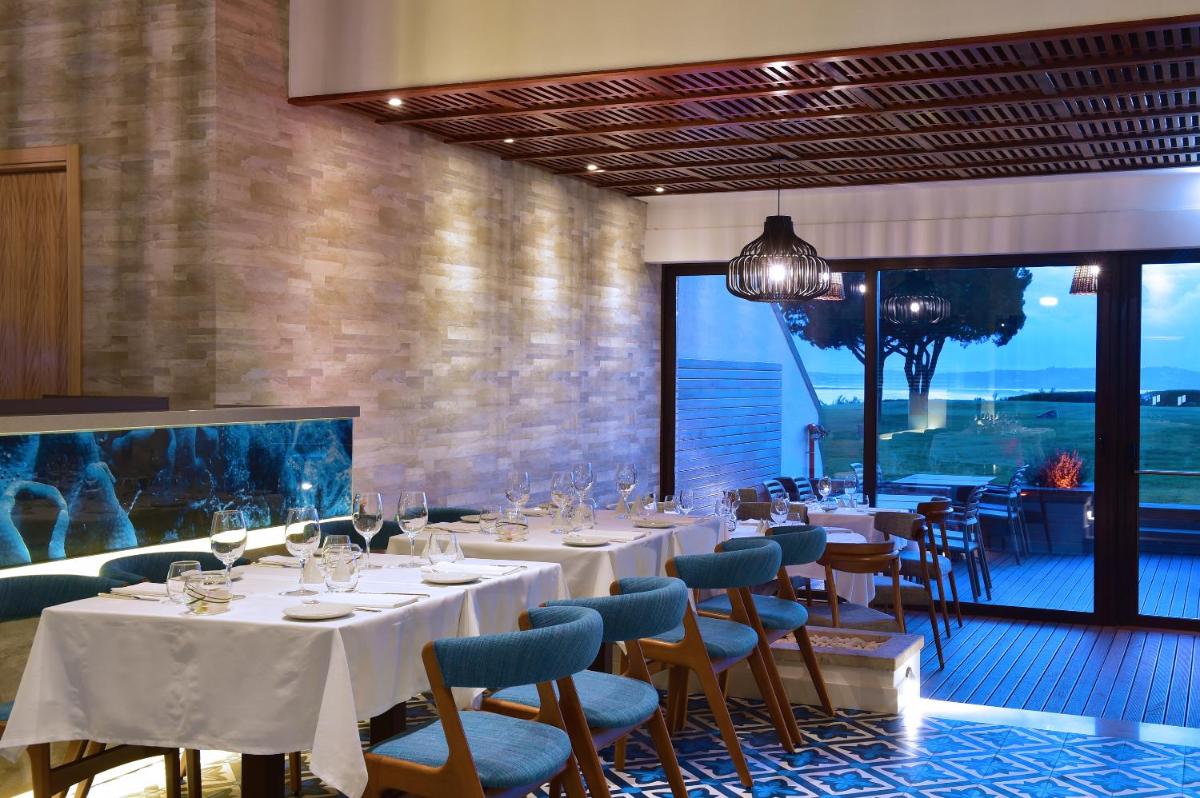 Um restaurante ou outro lugar para comer em Pestana Alvor Praia Premium Beach & Golf Resort
