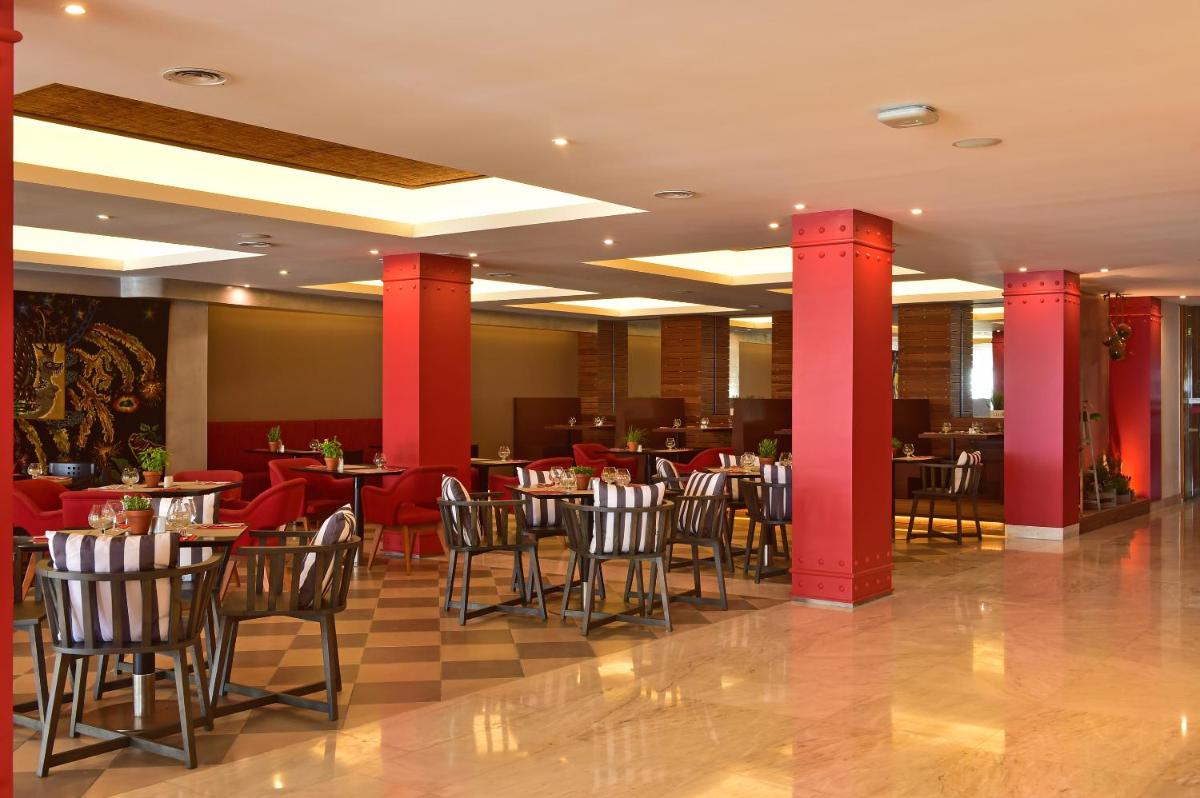 Um restaurante ou outro lugar para comer em Pestana Alvor Praia Premium Beach & Golf Resort