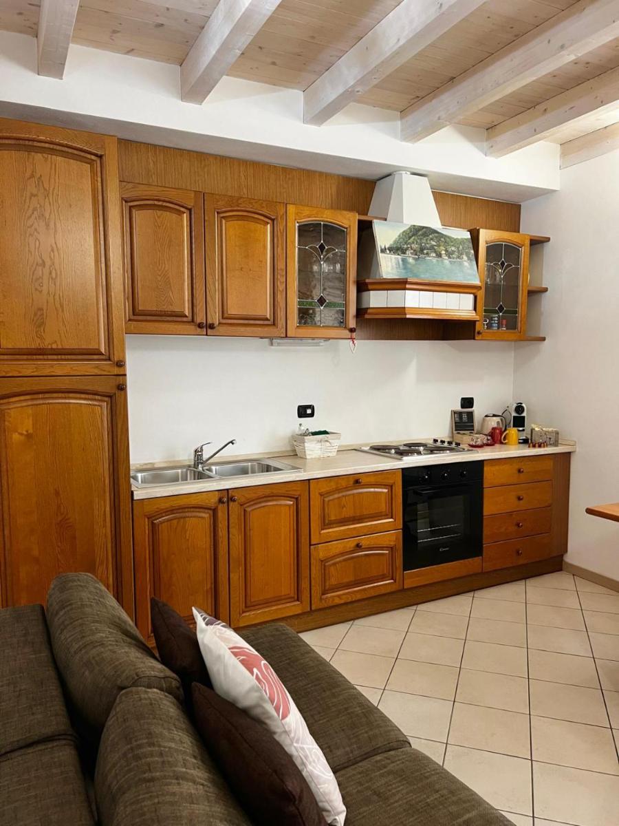Rossi Lake Family - Housity