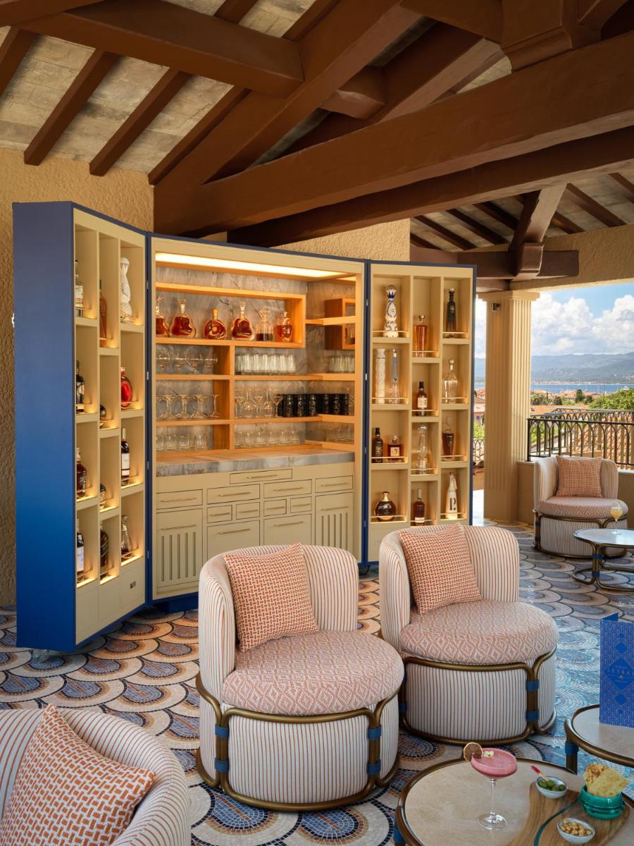 Coin salon dans l'établissement Hotel Byblos Saint-Tropez
