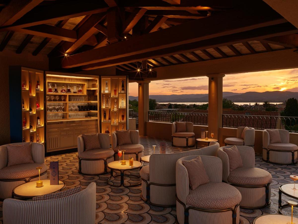 Coin salon dans l'établissement Hotel Byblos Saint-Tropez