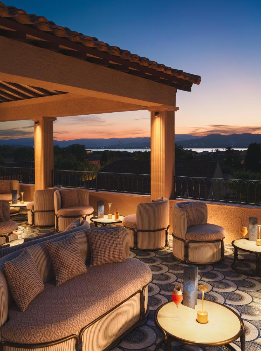 Coin salon dans l'établissement Hotel Byblos Saint-Tropez