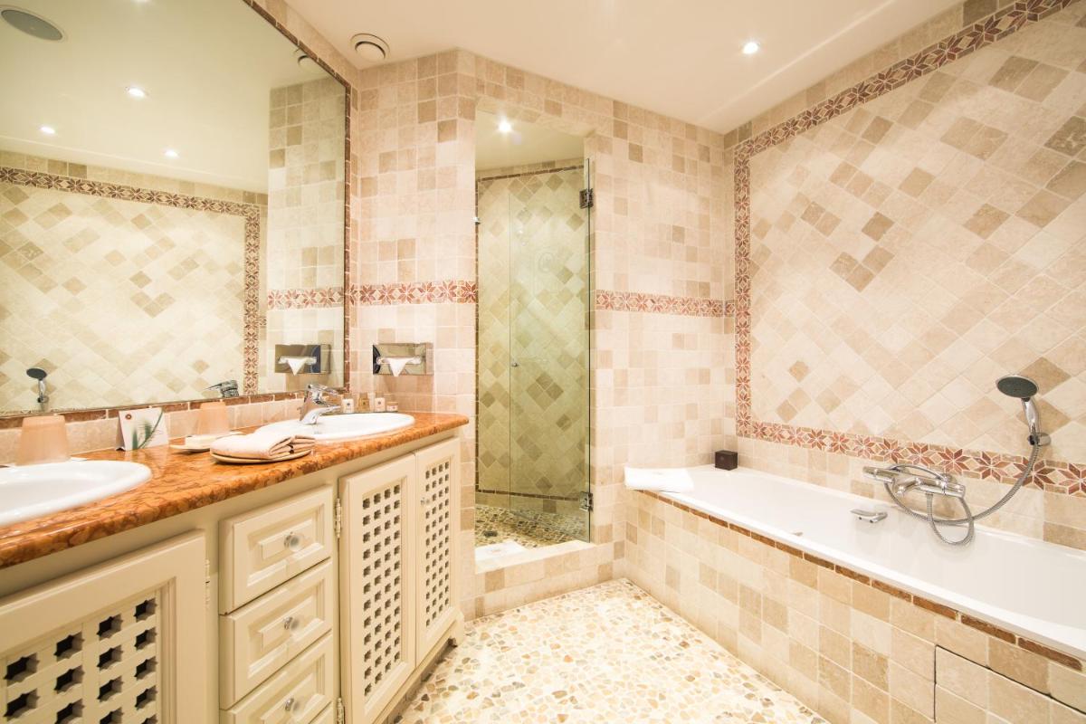 Salle de bains dans l'établissement Hotel Byblos Saint-Tropez