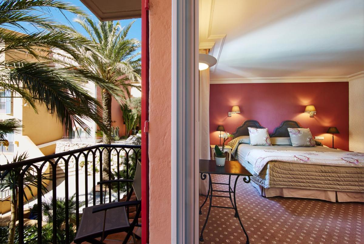 Un ou plusieurs lits dans un hébergement de l'établissement Hotel Byblos Saint-Tropez