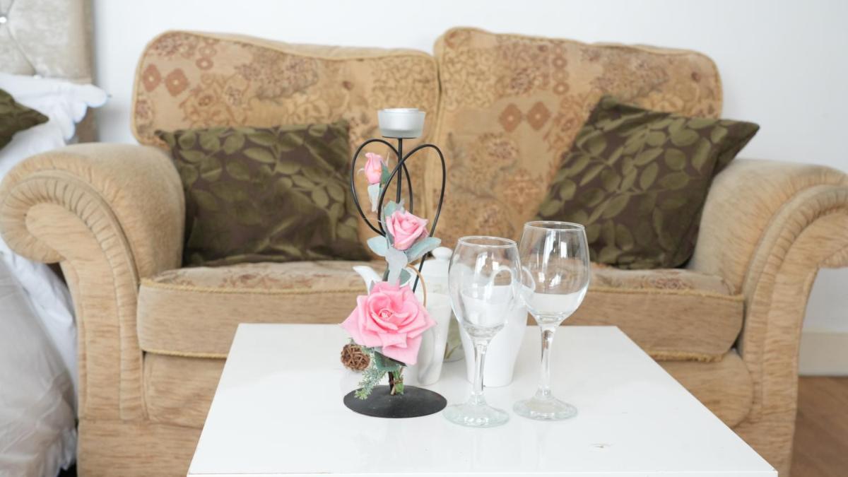 Lux Apartment in Gatwick - Housity