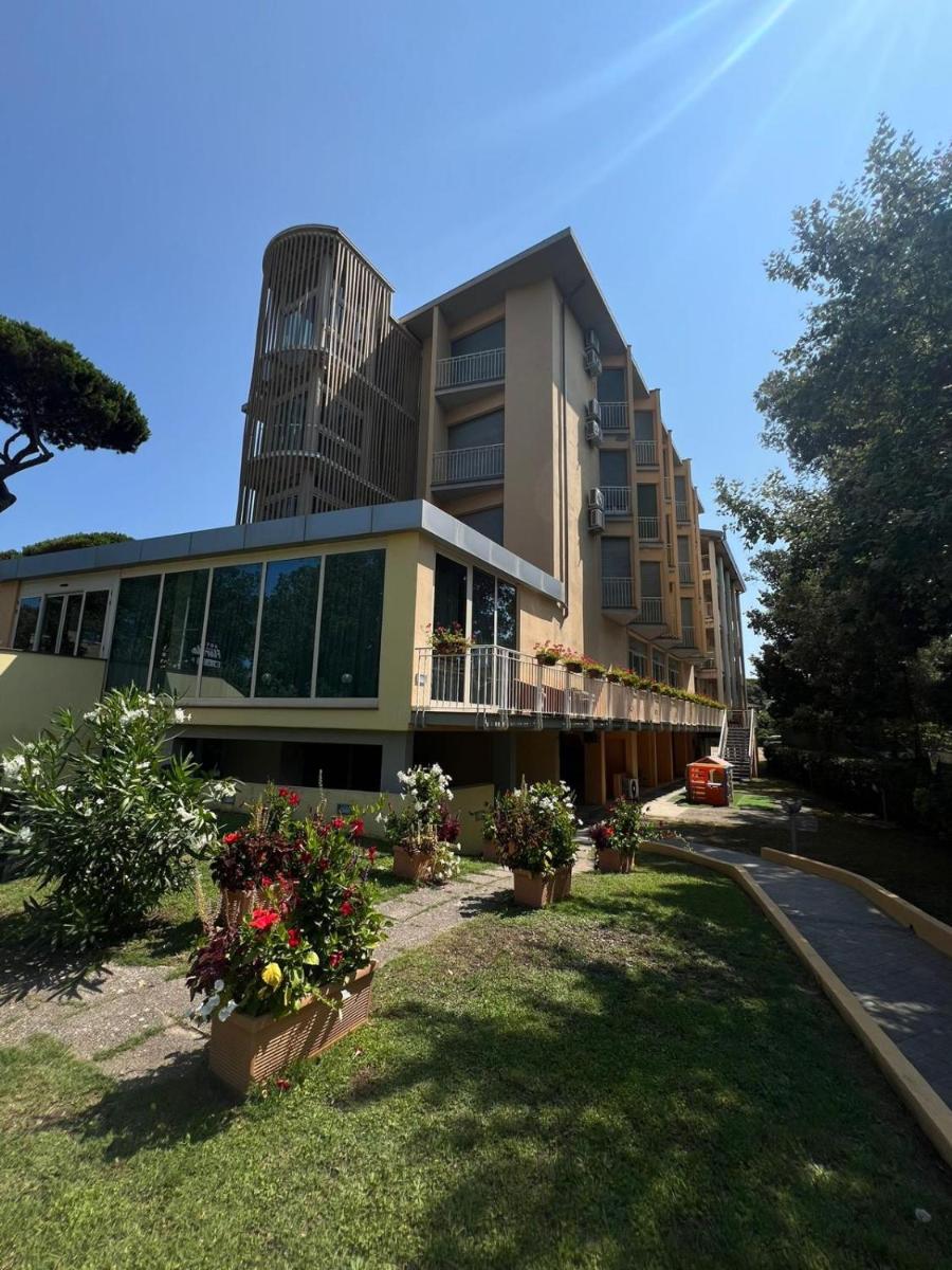 Hotel Florida Tirrenia - Housity