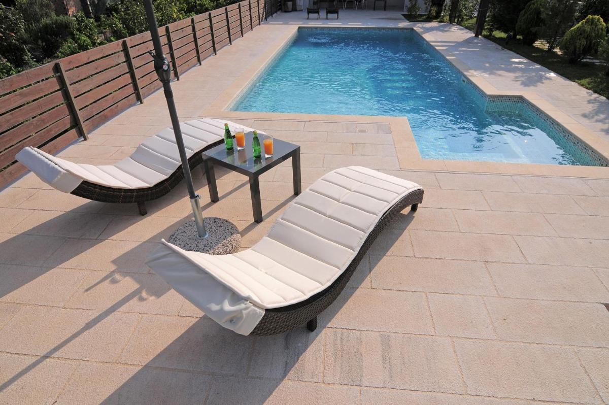 Villa Unique - Housity