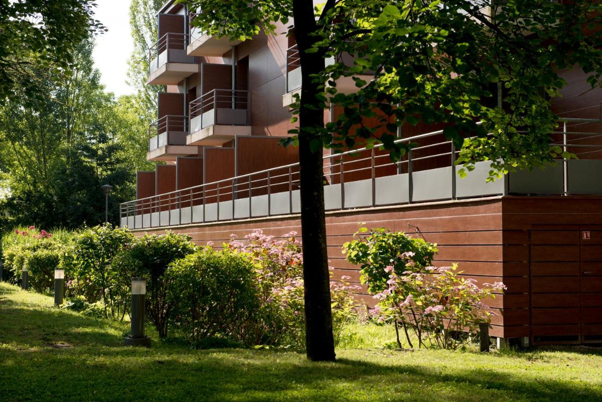 Jardin de l'établissement Le Relais de La Malmaison, a member of Radisson Individuals