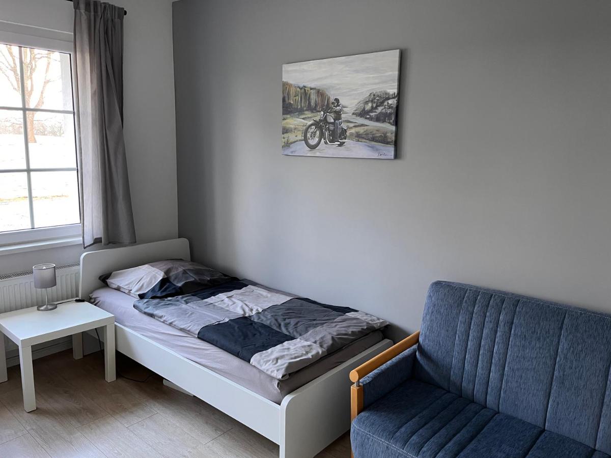 have-a-nice-Stay - Monteurunterkunft - Einzelbetten - Bad - Küche - Parkplatz - Housity