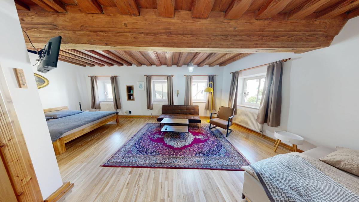 Apartment in Historic Town House - Housity