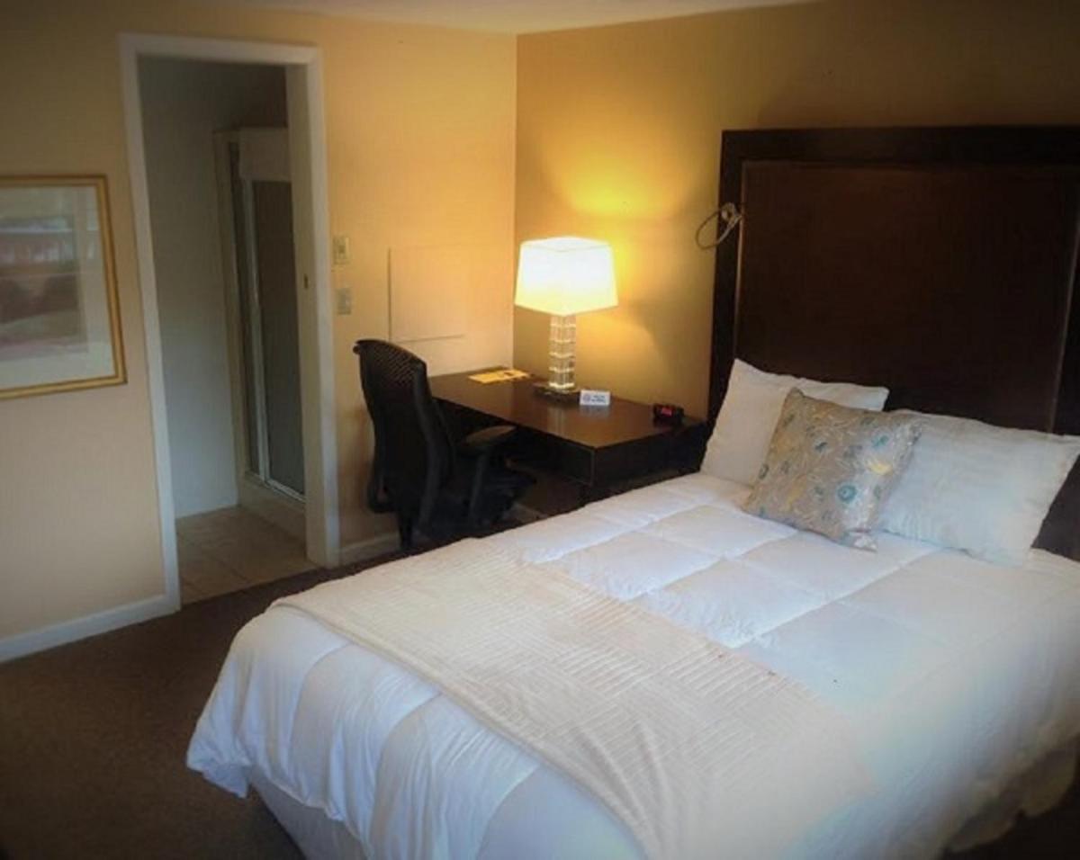 Wayne Inn - Housity
