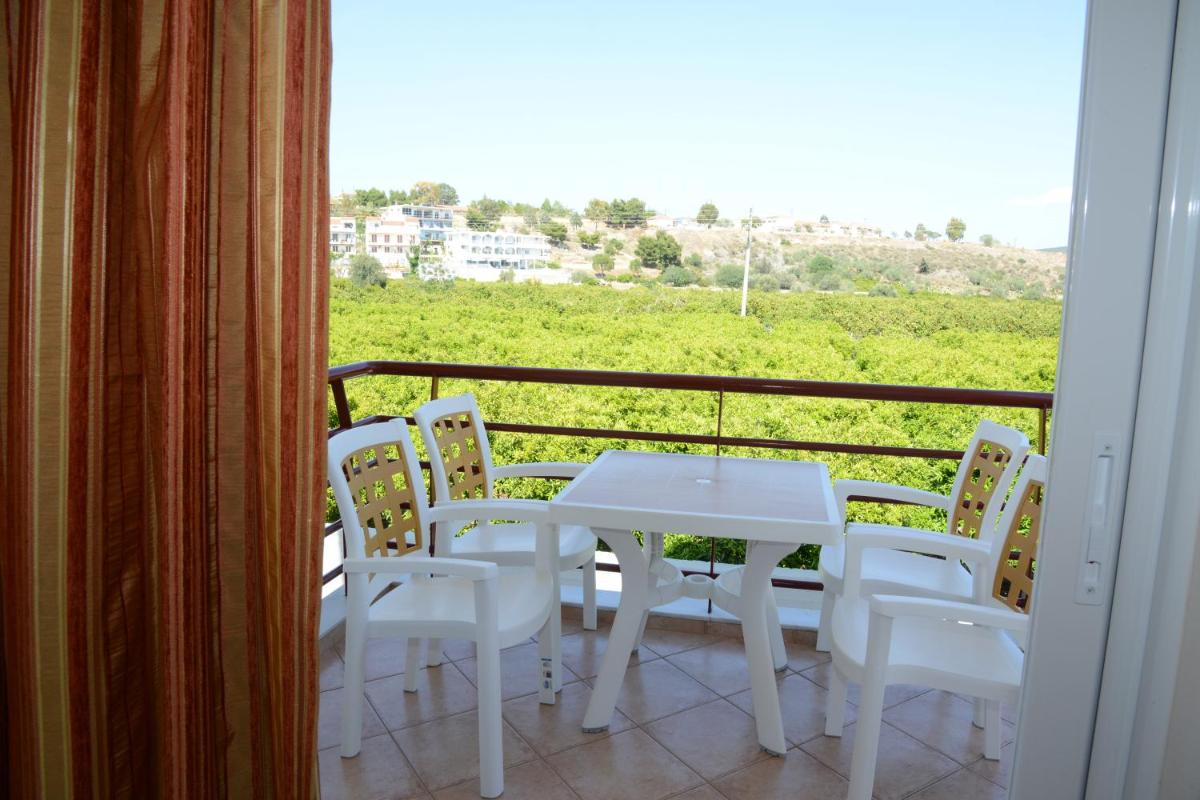 Maria's Filoxenia Suites - Housity