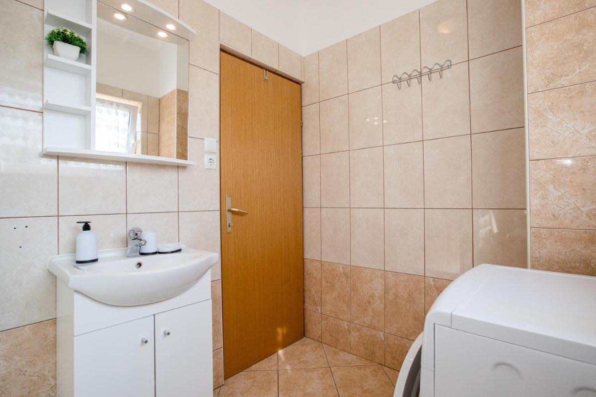 Apartments Vesna - Housity