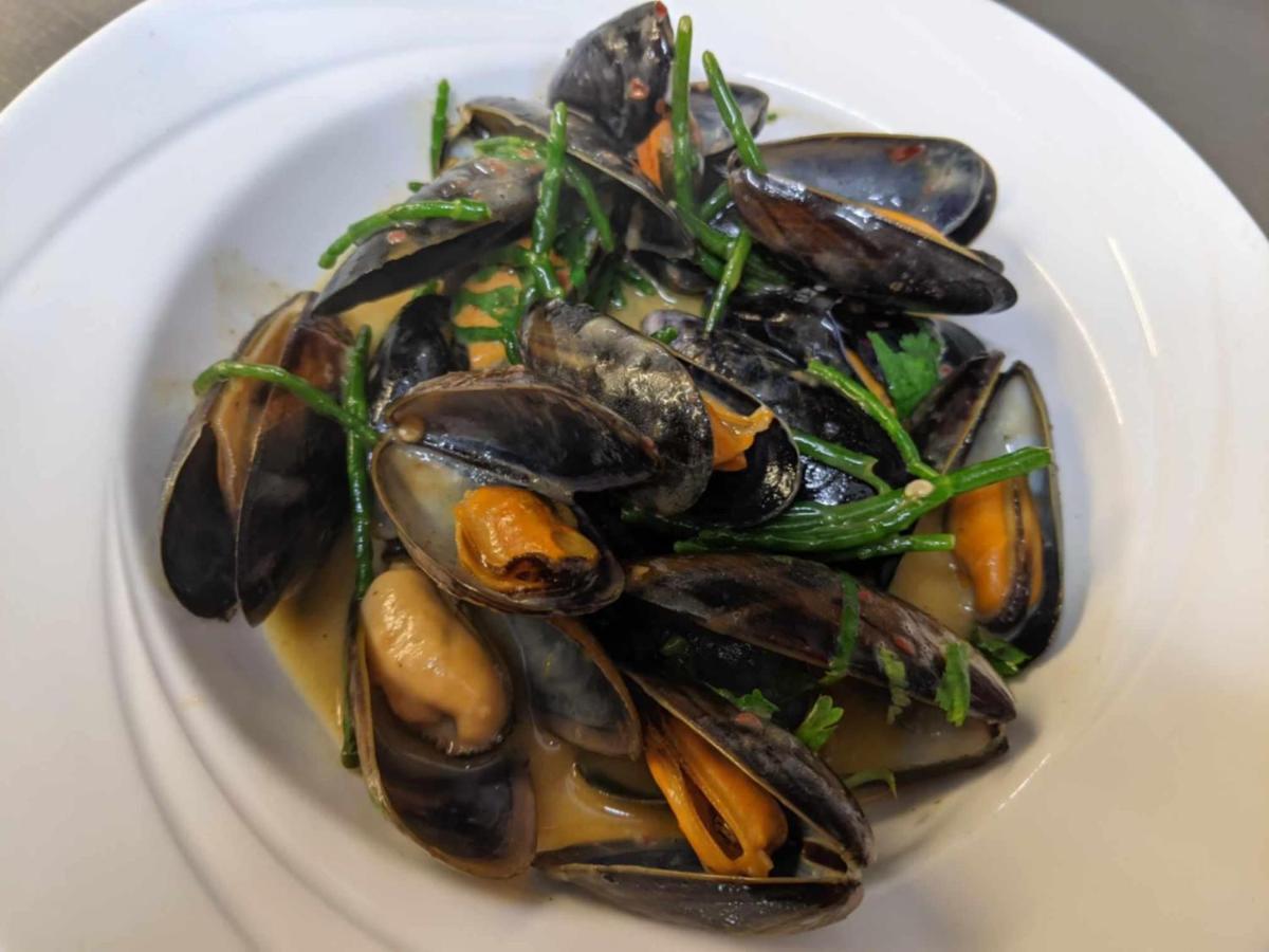 The Grapes Hotel - Housity