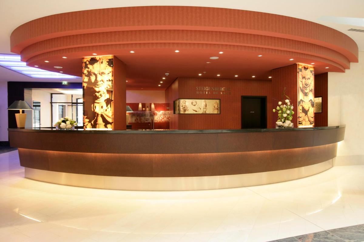 Lobby/Rezeption in der Unterkunft Steigenberger Hotel de Saxe Lobby/Rezeption in der Unterkunft Steigenberger Hotel de Saxe