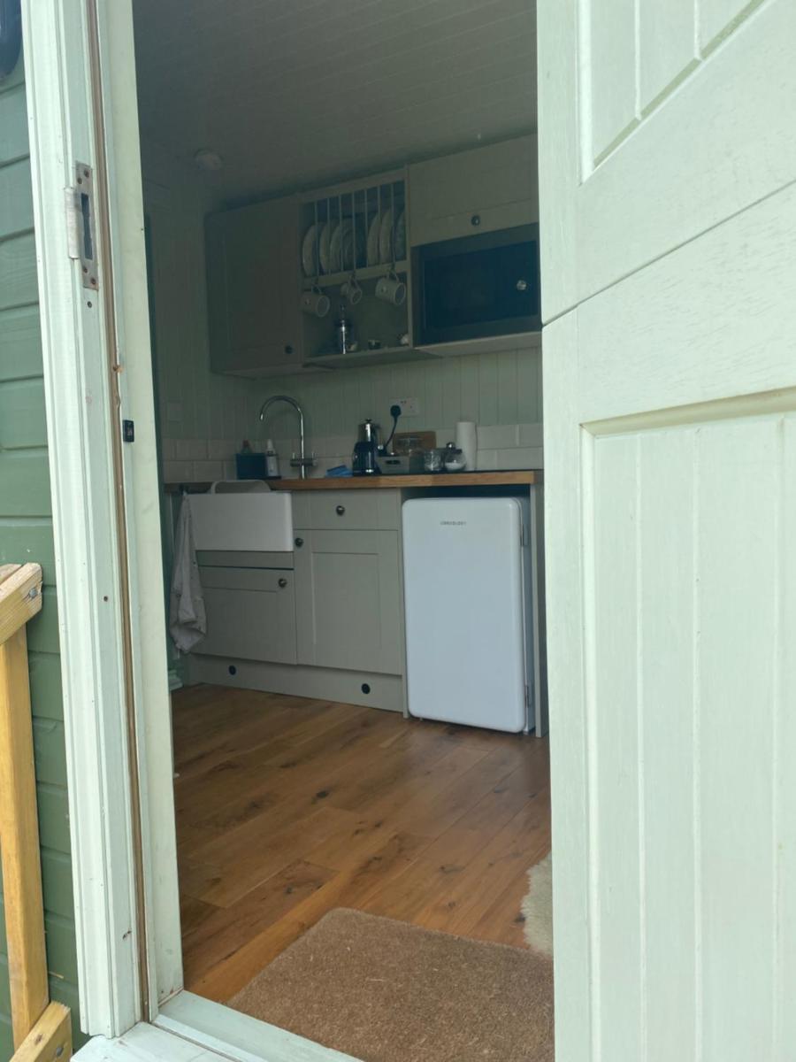 Sunset Snug Shepherd hut - Housity