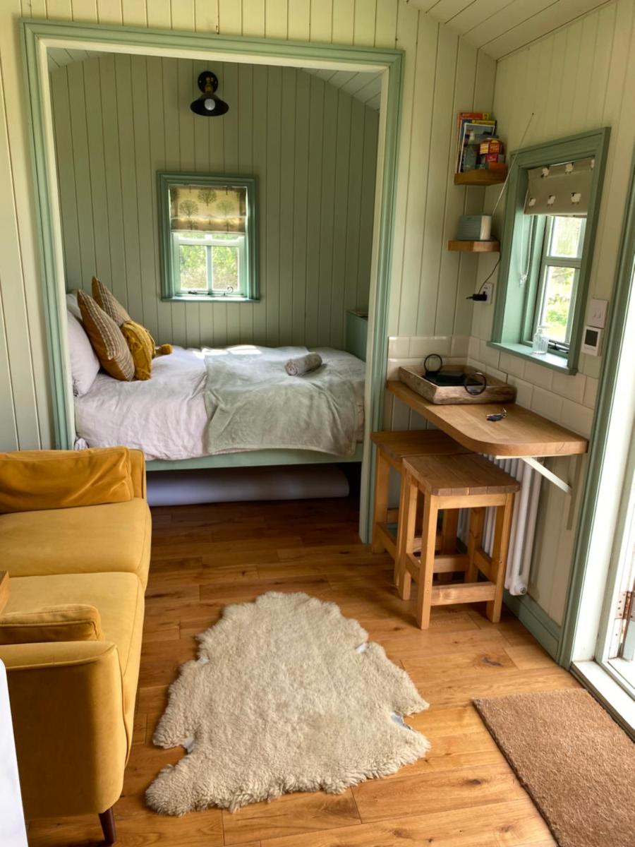 Sunset Snug Shepherd hut - Housity