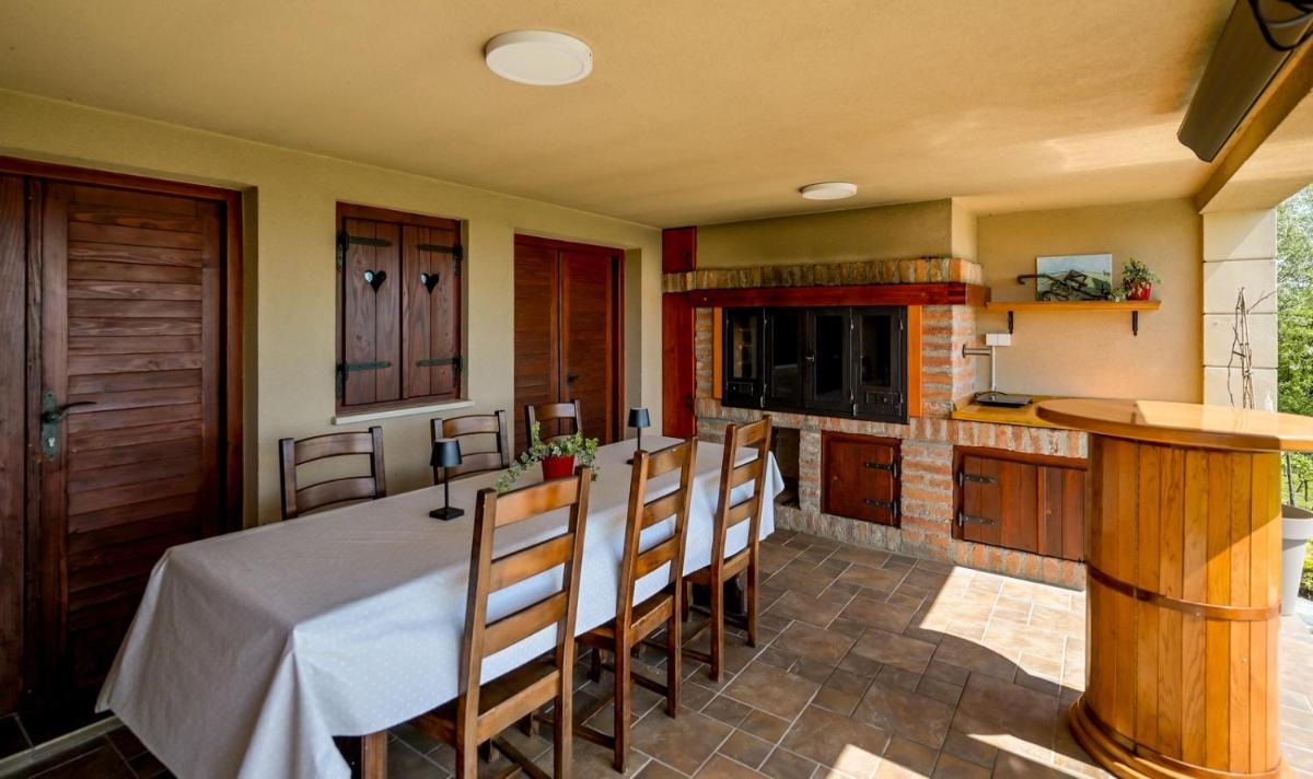 Relax with view Holiday House - Housity
