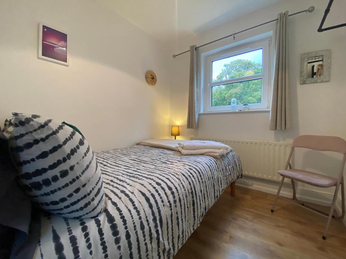 Yellow door cottage - Housity