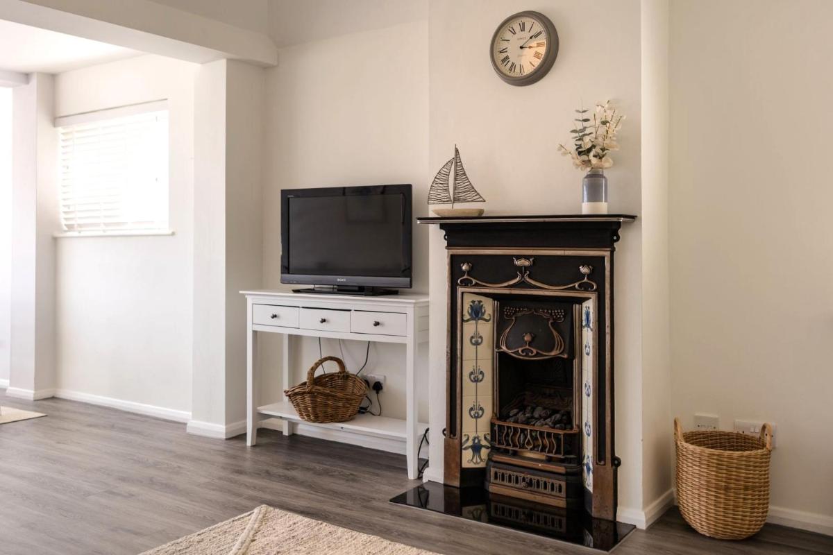 Beach Cottage - Housity