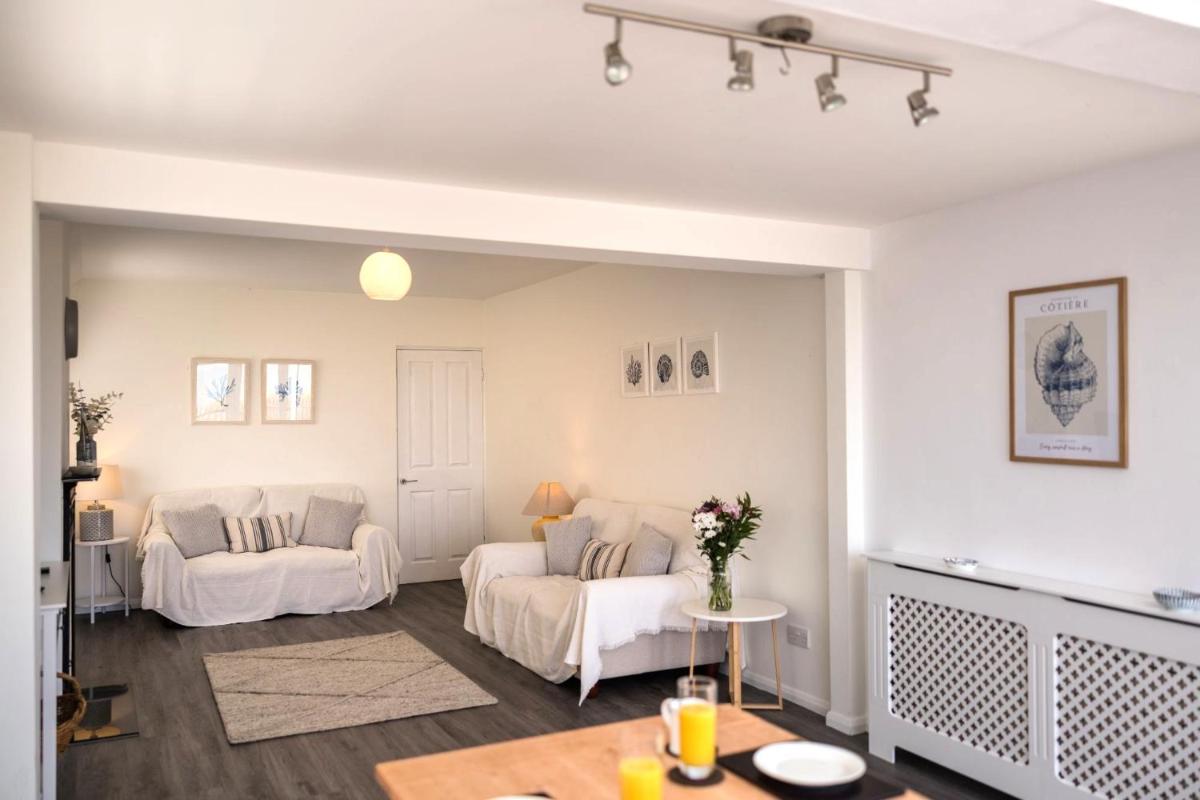 Beach Cottage - Housity