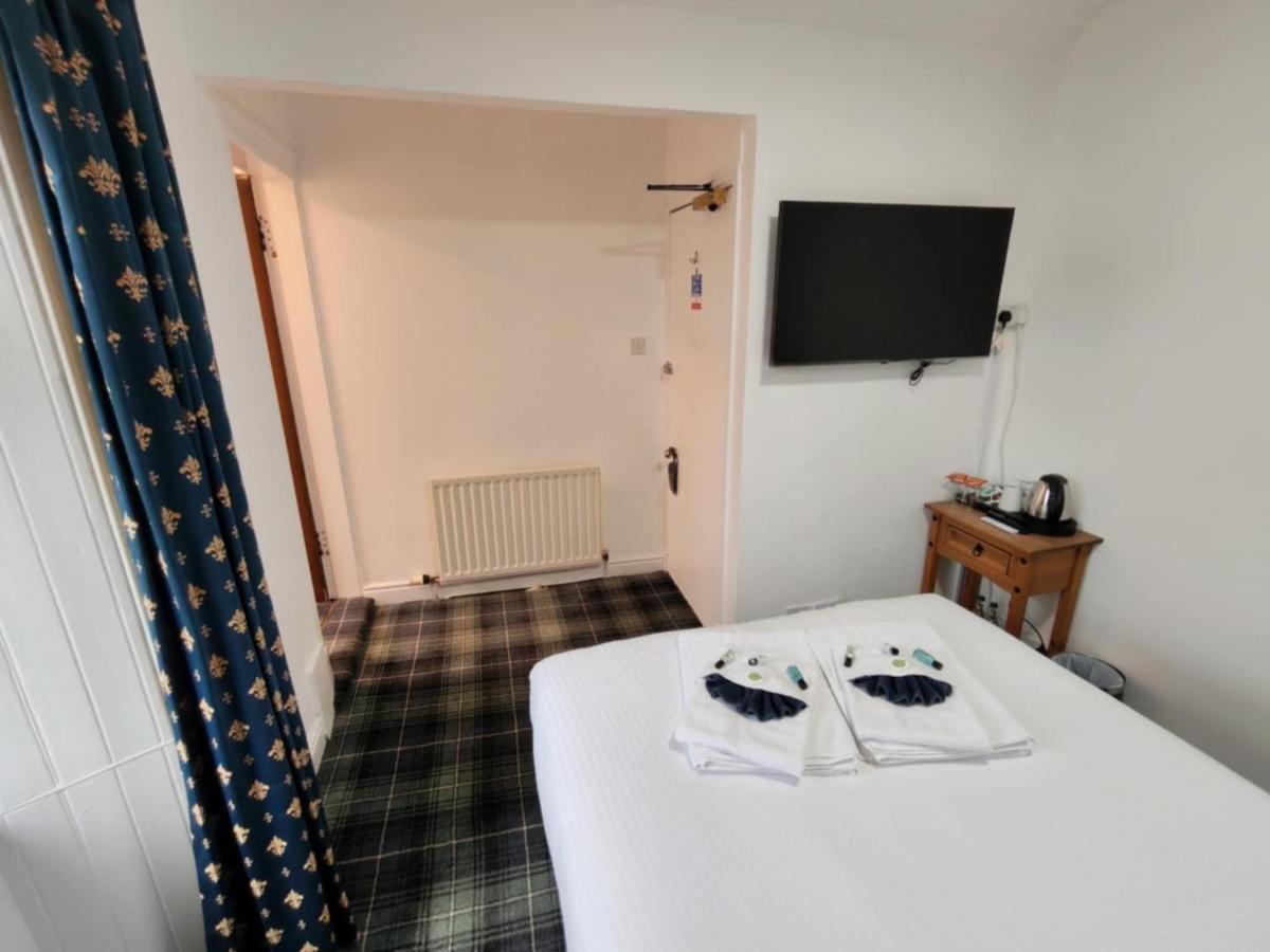 The Grapes Hotel - Housity
