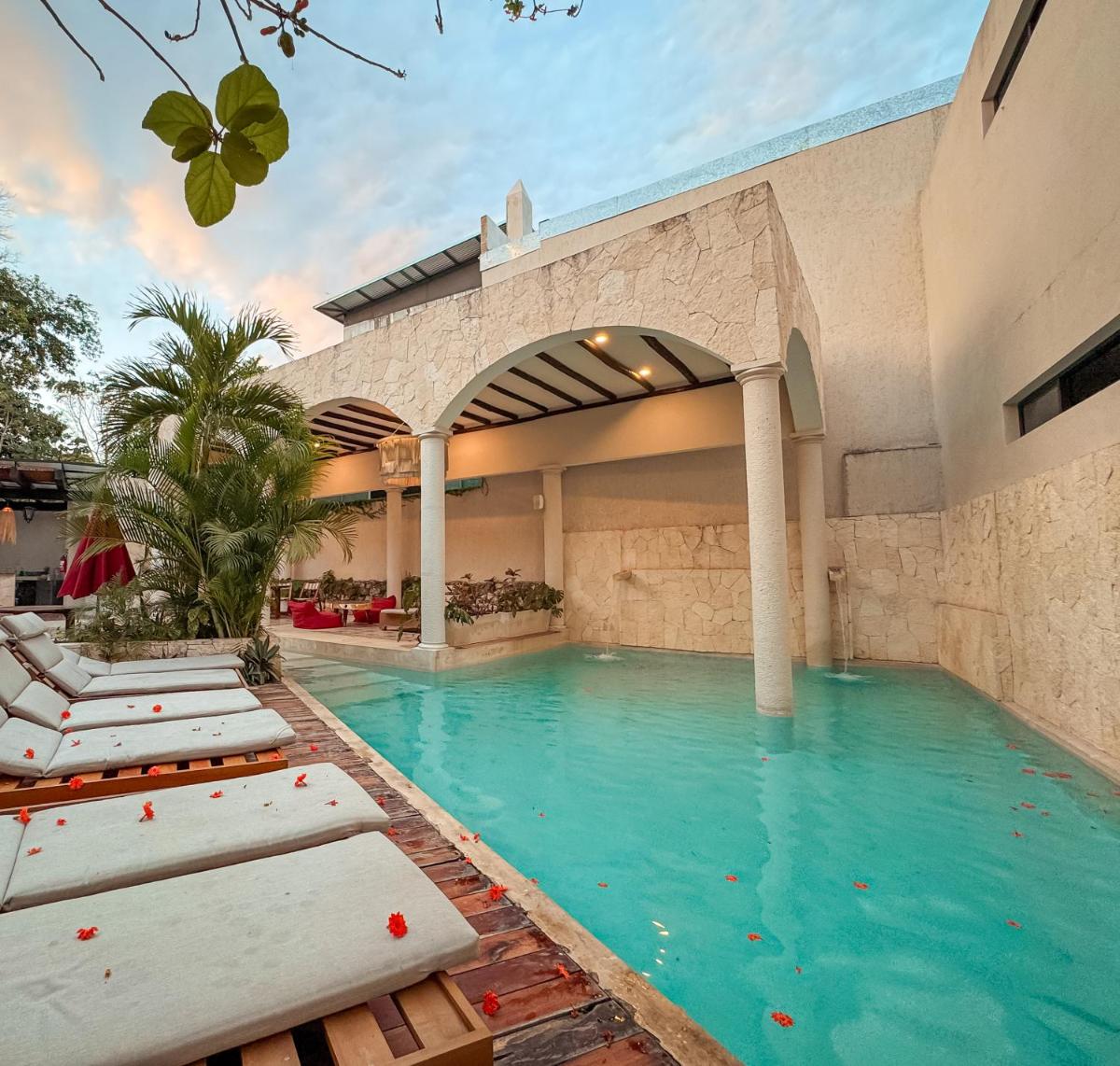 Los Frailes Concept Hotel - Housity