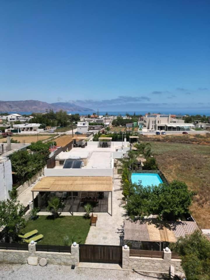 Villa Olympia, 4 BR, for up to 14 persons, 400 meters from the long sandy beach - Housity
