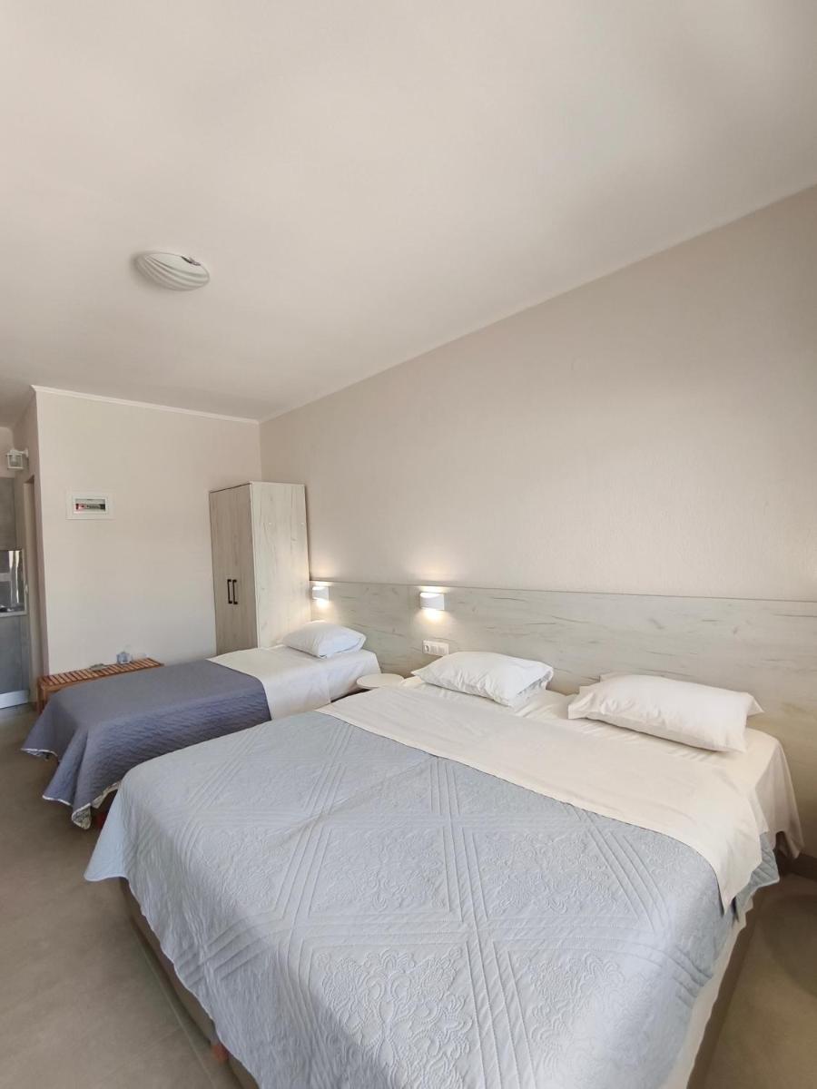 Daniela Apartments - Housity