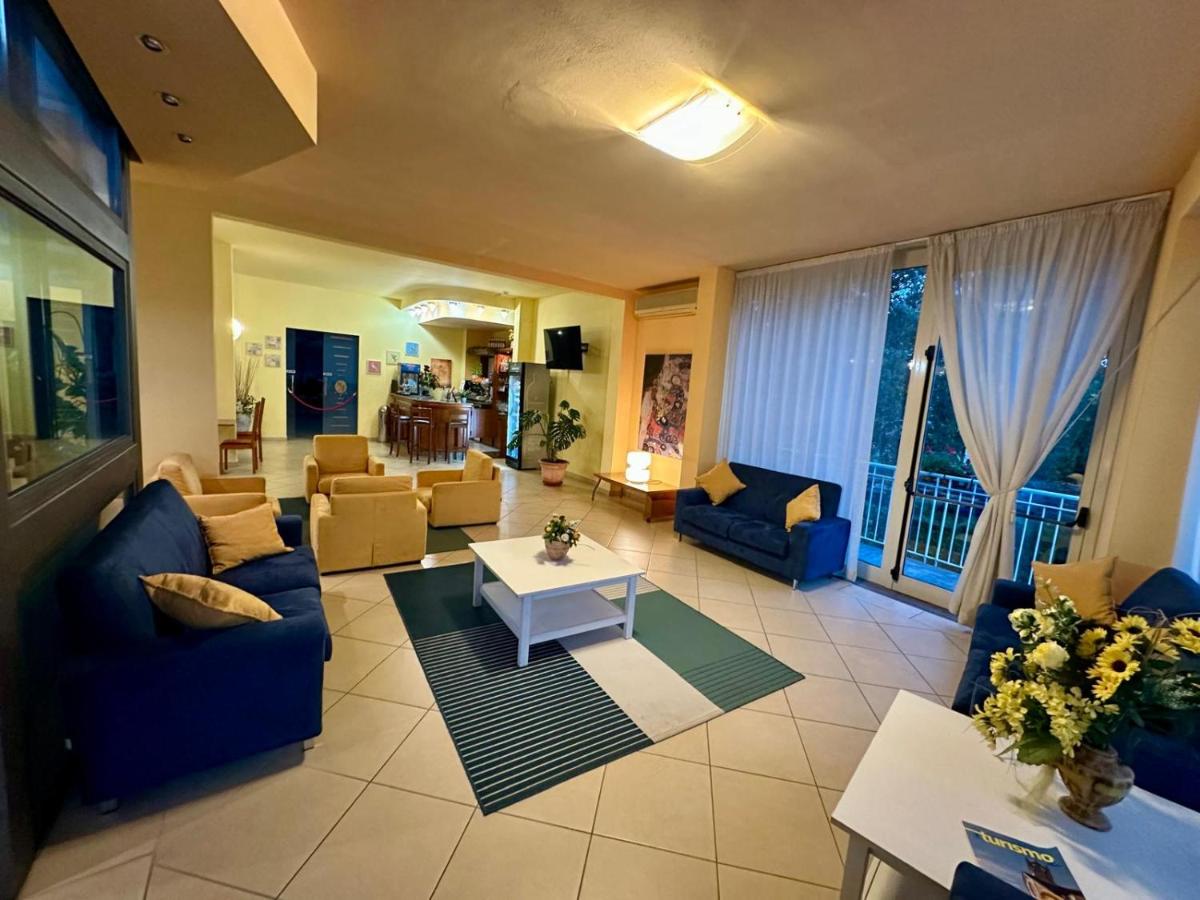 Hotel Florida Tirrenia - Housity