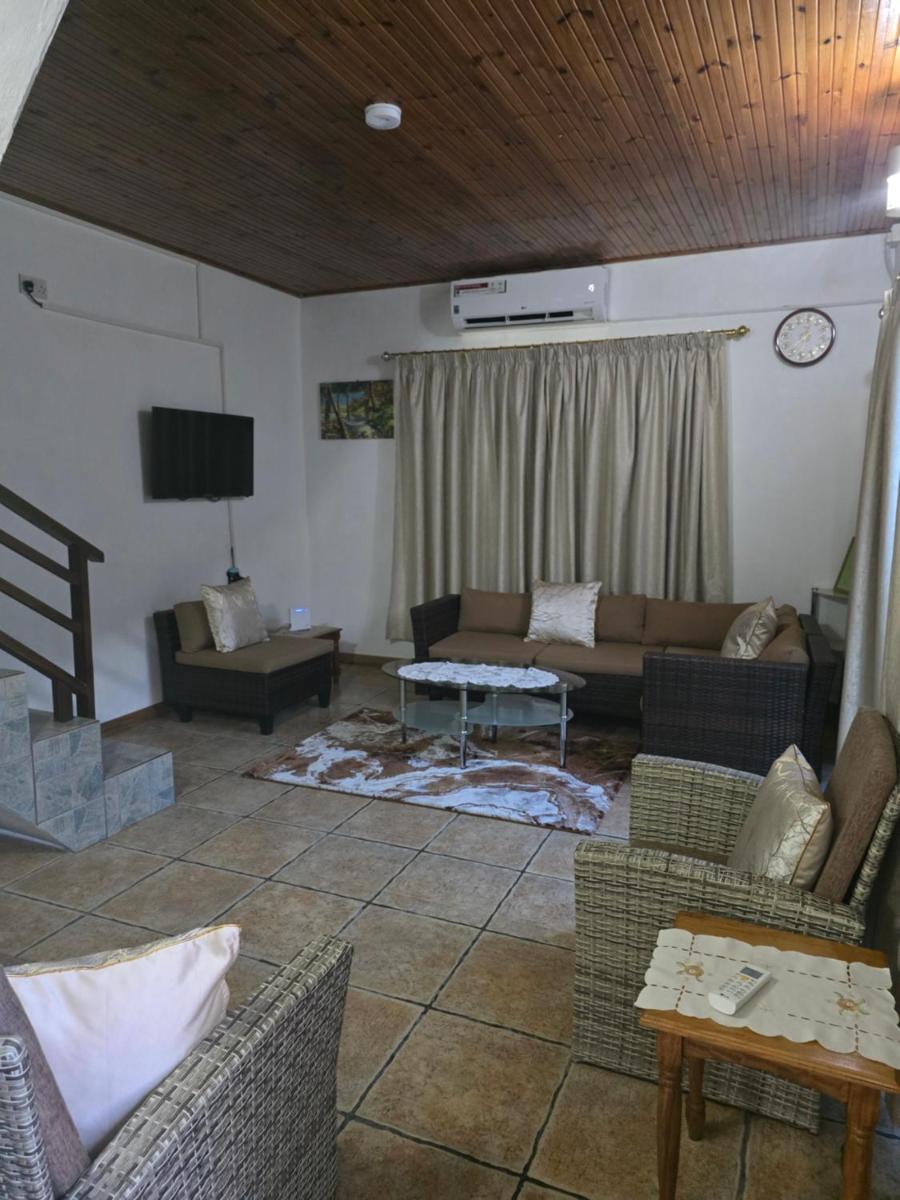 Loversnest Self Catering - Housity