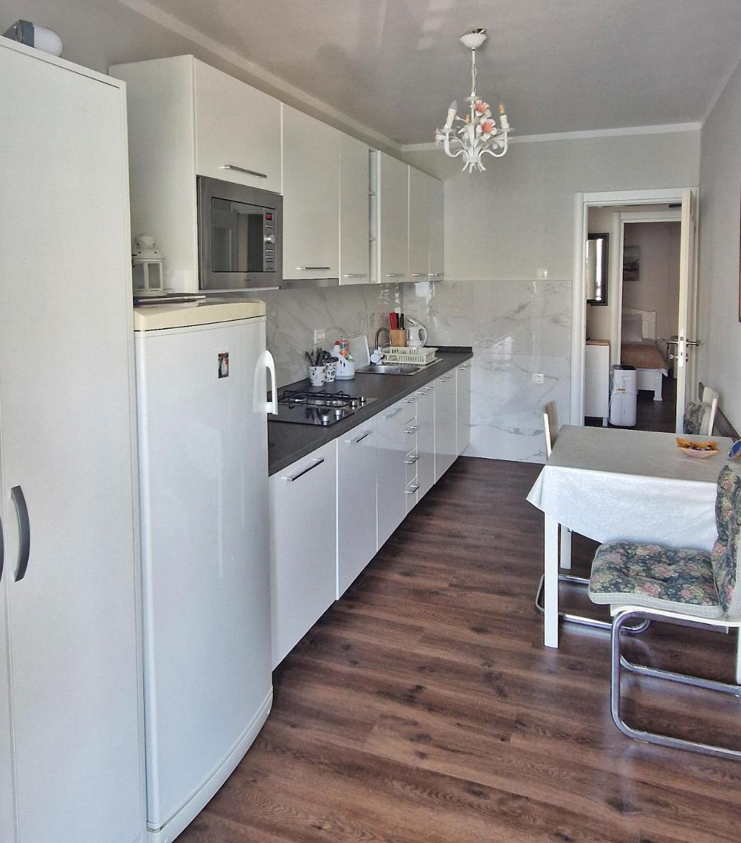Bay Terrace Apartment - Housity