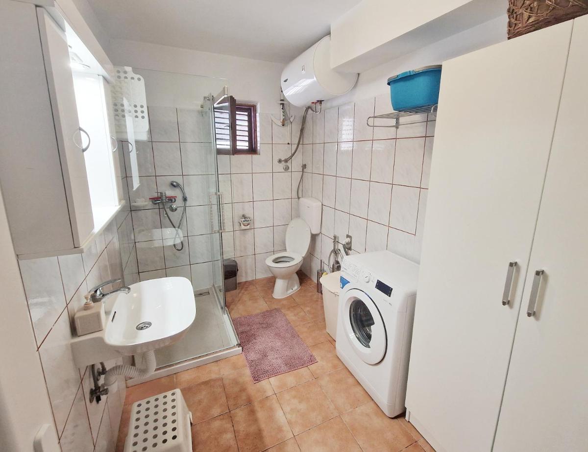 Bay Terrace Apartment - Housity