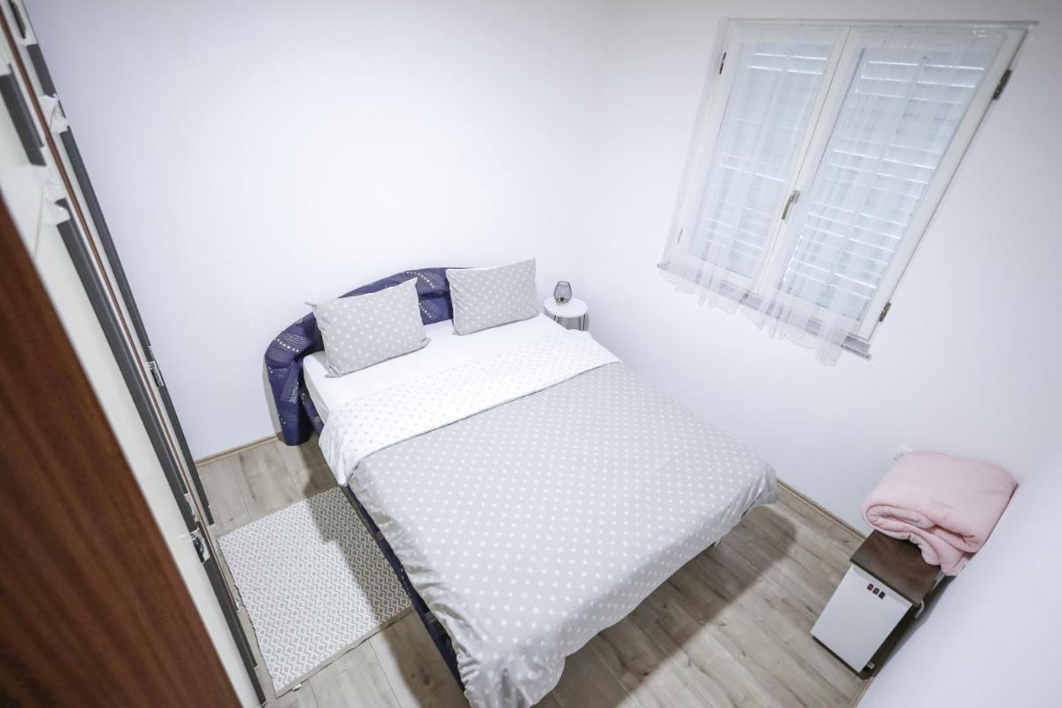 Čemerno vikendica - Housity