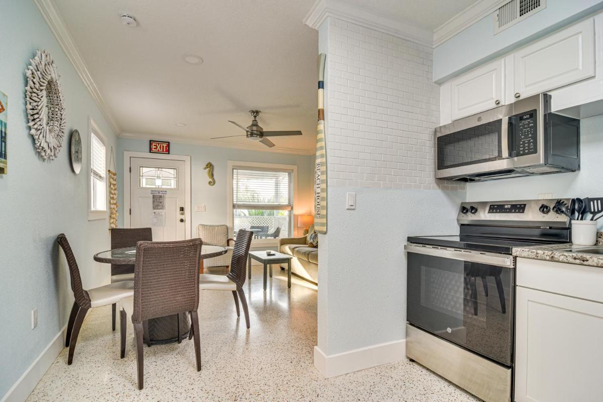Indian Rocks Beach Retreat, Walk to Gulf & Beaches - Housity