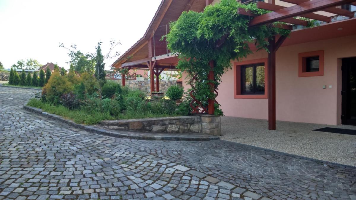 Bezměrovský dvůr Kroměříž - Housity