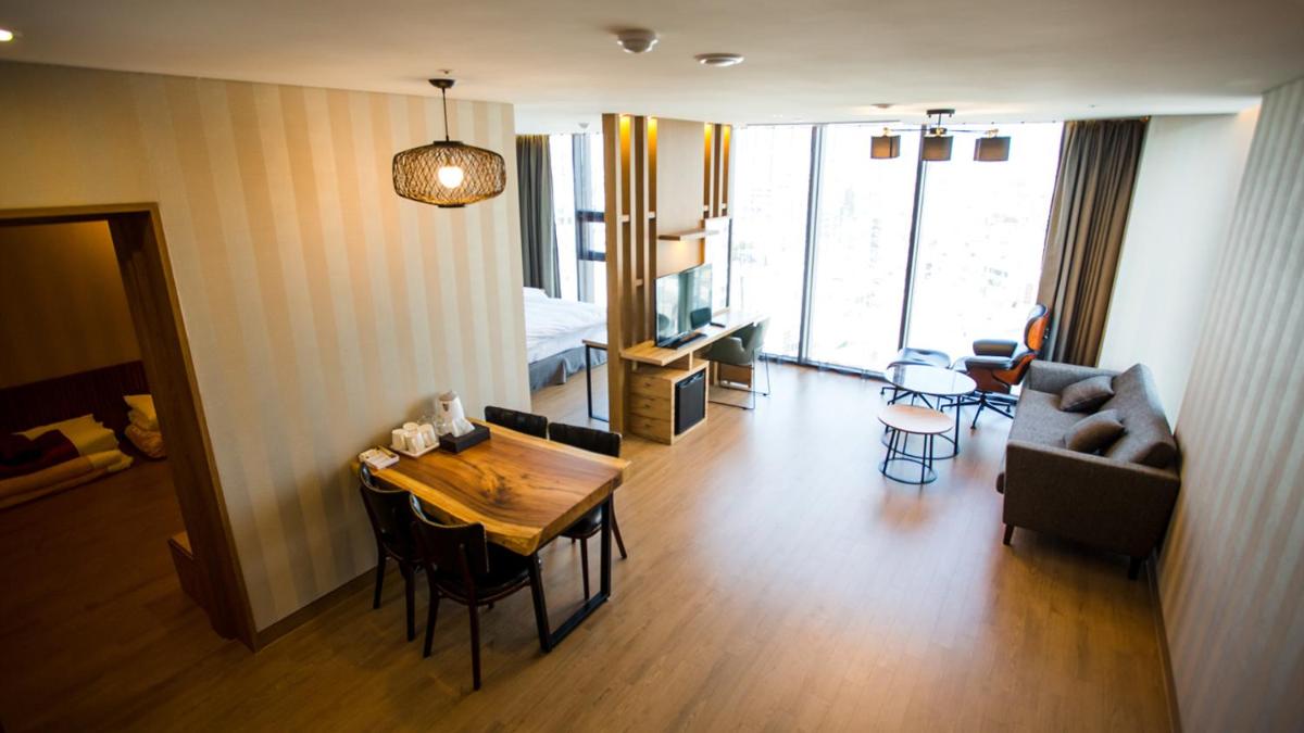 J Square Hotel and Wedding - Housity