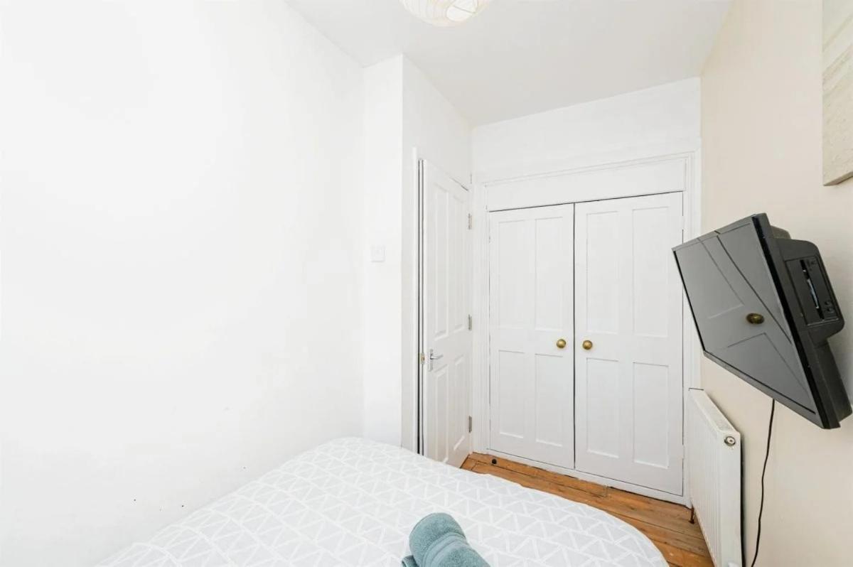 4 Bedroom House For Corporate Stays in Kettering - Housity