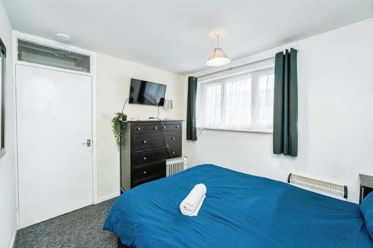 2 Bedroom House For Corporate Stays in Kettering - Housity