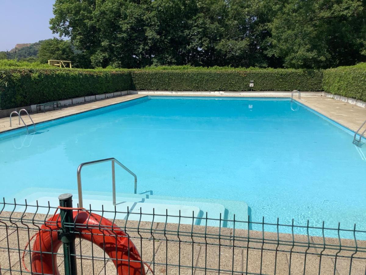 Chalet Charmant Monika avec Piscine - Housity