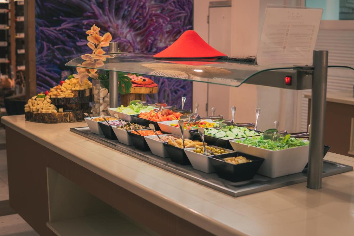 Comida en o cerca de este hotel