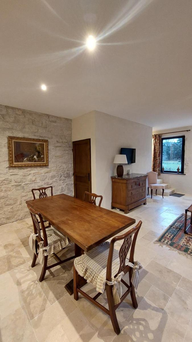 Coin salon dans l'établissement Château de Maillat