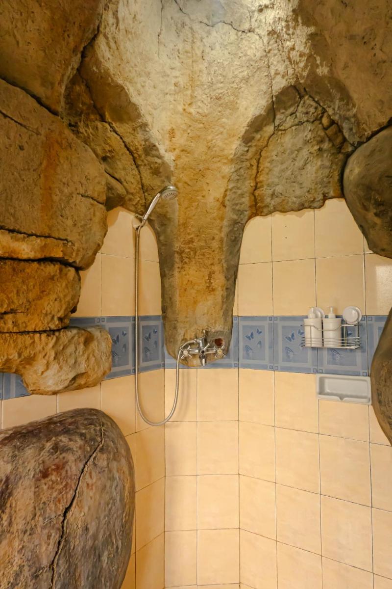 Mesari Cottage Guest House - Housity