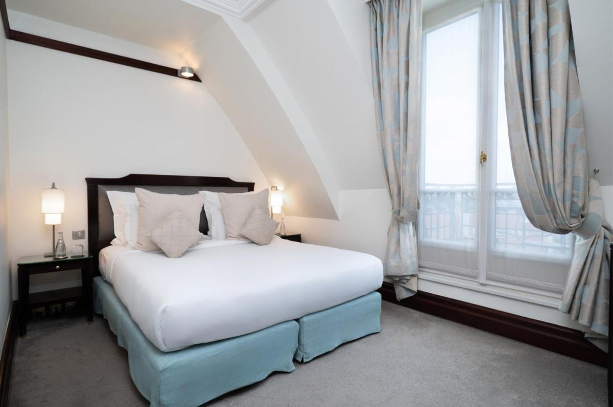 Un ou plusieurs lits dans un hébergement de l'établissement Hôtel Pont Royal Paris